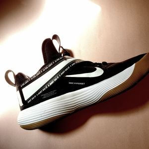 Nike hyperset sneakers